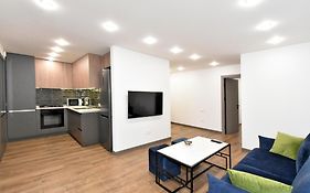 Beautiful Apartment Near The Republic Square